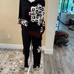 Carrie Me Couture Unique outfit. Black and White Women’s Leopard Print Size L